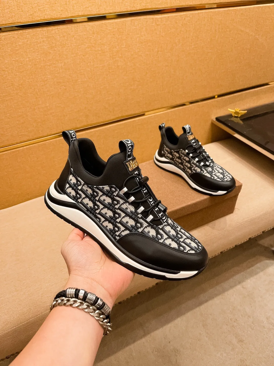 Men's shoes💰 400💰🔥 [Dior] High-end men's shoes brand official website 1:1 latest masterpiece: the upper is made of Italian imported first-layer cowhide with a comfortable and breathable lining ➕original non-slip and wear-resistant outsole🔥, making walking more convenient and comfortable! An exclusive new model, a stunning work, a beautiful 1:1 replica [color] compared to the official quality! Create a fashionable personality to set off your uniqueness! A must-have for trendy men! Classic 🔥Size: 38-44 Color: 🔥 2⃣️colors available🔥